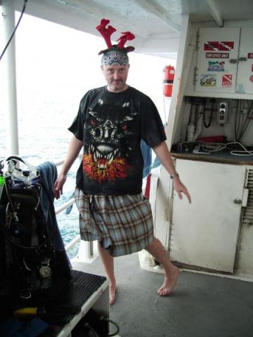 Yes, real men do wear kilts, even for diving!