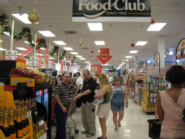 grocery stop Isla Verda Dec 12, 2009