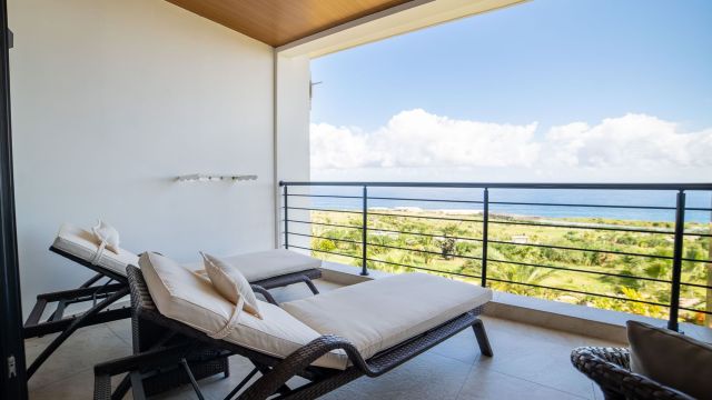 Dlx balcony wide