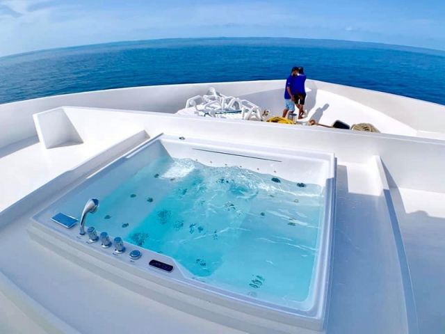 jacuzzi emperor explorer