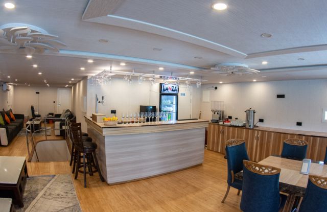 EmperorExplorer saloon2